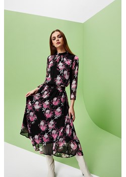 Szyfonowa sukienka z nadrukiem ze sklepu Moodo.pl w kategorii Sukienki - zdjęcie 129529190