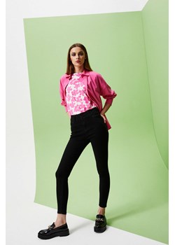 Jeansy push up ze sklepu Moodo.pl w kategorii Jeansy damskie - zdjęcie 129532444