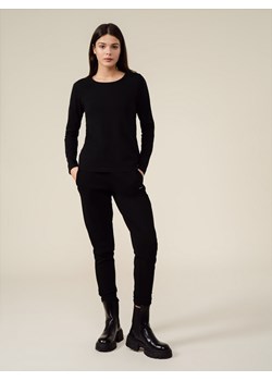 Spodnie dresowe damskie ze sklepu OUTHORN w kategorii Spodnie damskie - zdjęcie 131414861