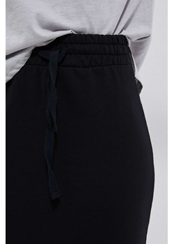 Spódnica z dresowej dzianiny czarna ze sklepu Moodo.pl w kategorii Spódnice - zdjęcie 131473212