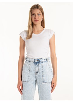 GATE T-shirt basic z dekoltem w szpic 38 ze sklepu gateshop w kategorii Bluzki damskie - zdjęcie 131518710