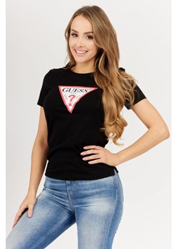 GUESS - Czarny t-shirt damski z dużym trójkątnym logo ze sklepu outfit.pl w kategorii Bluzki damskie - zdjęcie 132022813