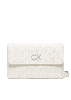 Torebka Calvin Klein - Re-Lock Dbl Crossbody Bag Perf K60K609399 White YAF ze sklepu eobuwie.pl w kategorii Listonoszki - zdjęcie 132122130