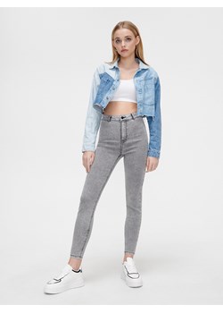 Cropp - Szare jeansy skinny z efektem sprania - jasny szary ze sklepu Cropp w kategorii Jeansy damskie - zdjęcie 132185123