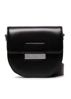 Torebka Calvin Klein - Ck Core Saddle Bag Sm K60K609101 BAX ze sklepu eobuwie.pl w kategorii Listonoszki - zdjęcie 132225062