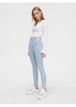 Cropp - Jeansy skinny z efektem sprania - niebieski ze sklepu Cropp w kategorii Jeansy damskie - zdjęcie 132228622