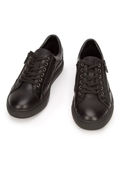 Męskie sneakersy ze skóry o kroju trampek czarne ze sklepu WITTCHEN w kategorii Trampki męskie - zdjęcie 132433480