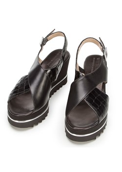 Damskie sandały na koturnie ze skóry w krokodyli wzór ze sklepu WITTCHEN w kategorii Sandały damskie - zdjęcie 132438793
