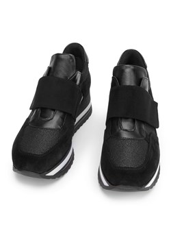 Damskie sneakersy zamszowe na rzep na platformie ze sklepu WITTCHEN w kategorii Buty sportowe damskie - zdjęcie 132438962