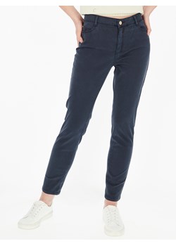 Granatowe casualowe spodnie Tinta Elena ze sklepu Eye For Fashion w kategorii Spodnie damskie - zdjęcie 132472793