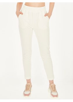Białe dresowe spodnie L'AF Daffi ze sklepu Eye For Fashion w kategorii Spodnie damskie - zdjęcie 132675081