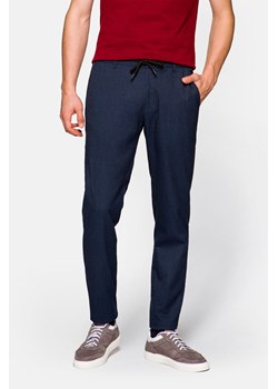 Spodnie Ze Sznurkiem Granatowe W Kratę Kerry ze sklepu Lancerto S.A. w kategorii Spodnie męskie - zdjęcie 132678812
