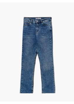 Cropp - Jeansy kick flare z przetarciami - niebieski ze sklepu Cropp w kategorii Jeansy damskie - zdjęcie 133006512