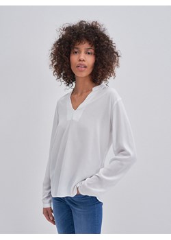Zwiewna bluzka damska biała Carmen 101 ze sklepu Big Star w kategorii Bluzki damskie - zdjęcie 133513764