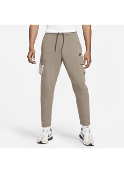 Męskie spodnie utility Nike Sportswear Tech Fleece - Szary ze sklepu Nike poland w kategorii Spodnie męskie - zdjęcie 133692344