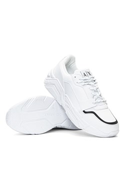 Sneakersy męskie białe Armani Exchange XUX104 XV298 00152 ze sklepu Sneaker Peeker w kategorii Buty sportowe męskie - zdjęcie 134002654