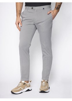 Joop! Spodnie materiałowe 17 Jt-14Hanc-D 30015501 Szary Slim Fit ze sklepu MODIVO w kategorii Spodnie męskie - zdjęcie 134274173