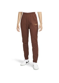 Spodnie dresowe Nike Therma-FIT Academy Winter Warrior DC9123-273 - brązowe ze sklepu streetstyle24.pl w kategorii Spodnie damskie - zdjęcie 134590613