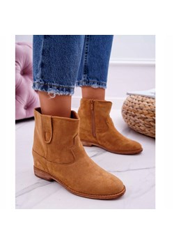 botki na koturnie z łańcuszkiem