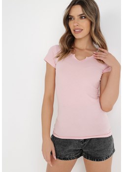 Jasnoróżowy T-shirt Aerippe ze sklepu Born2be Odzież w kategorii Bluzki damskie - zdjęcie 134944432