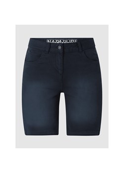 Szorty jeansowe z dodatkiem streczu model ‘Nulley’ ze sklepu Peek&Cloppenburg  w kategorii Szorty - zdjęcie 135456804