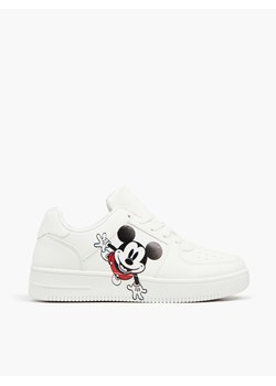 Cropp - Białe sneakersy Mickey Mouse - biały ze sklepu Cropp w kategorii Buty sportowe damskie - zdjęcie 135495182