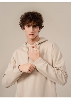Bluza nierozpinana z kapturem męska - beżowa ze sklepu OUTHORN w kategorii Bluzy męskie - zdjęcie 135500670