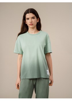 T-shirt tie-dye oversize damski ze sklepu OUTHORN w kategorii Bluzki damskie - zdjęcie 135500914