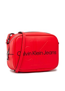 Calvin Klein Jeans Torebka Sculpted Camera Bag Mono K60K609311 Czerwony ze sklepu MODIVO w kategorii Listonoszki - zdjęcie 135839204