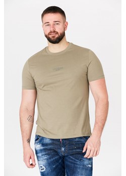 GUESS - Khaki t-shirt męski z aplikacją z logo ze sklepu outfit.pl w kategorii T-shirty męskie - zdjęcie 135929153