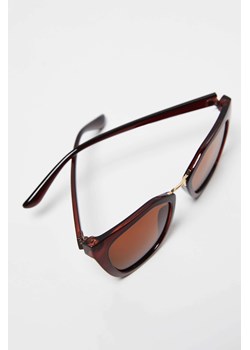 Okulary przeciwsłoneczne o kocim kształcie brązowe ze sklepu Moodo.pl w kategorii Okulary przeciwsłoneczne damskie - zdjęcie 136256753