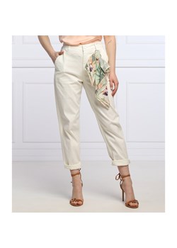 GUESS JEANS Spodnie cygaretki CANDIS | Slim Fit ze sklepu Gomez Fashion Store w kategorii Spodnie damskie - zdjęcie 137095274