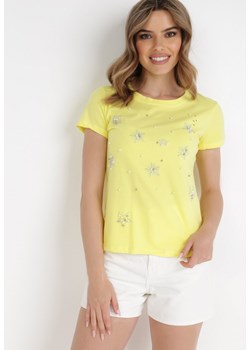 Żółty T-shirt Typhynome ze sklepu Born2be Odzież w kategorii Bluzki damskie - zdjęcie 138298662