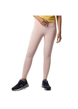 Spodnie New Balance WP21556PIE - różowe ze sklepu streetstyle24.pl w kategorii Spodnie damskie - zdjęcie 138483644