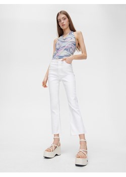 Cropp - Białe jeansy kick flare - biały ze sklepu Cropp w kategorii Jeansy damskie - zdjęcie 138746054