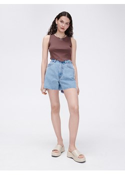 Cropp - Gładki crop top - beżowy ze sklepu Cropp w kategorii Bluzki damskie - zdjęcie 138920883