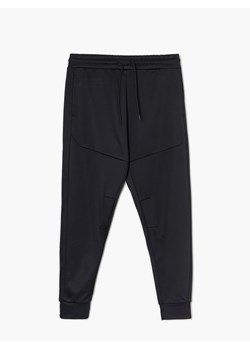 Cropp - Gładkie czarne joggery - czarny ze sklepu Cropp w kategorii Spodnie męskie - zdjęcie 139003992