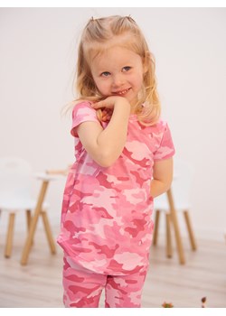 GATE T-shirt z różowym nadrukiem moro 2Y ze sklepu gateshop w kategorii Bluzki dziewczęce - zdjęcie 139281890