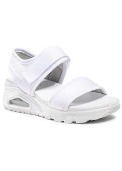 Białe sandały damskie Skechers z gumy 