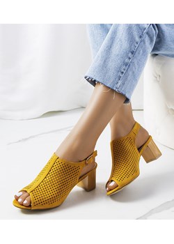 Żółte ażurowe sandały na słupku Belinda ze sklepu gemre w kategorii Sandały damskie - zdjęcie 140528360