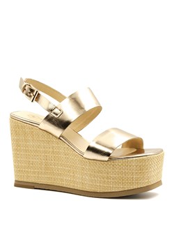 Złote sandały na koturnie 250F ze sklepu NESCIOR w kategorii Sandały damskie - zdjęcie 140535992