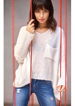 Sweter z kieszenią BK018, Kolor ecru, Rozmiar one size, BE Knit ze sklepu Primodo w kategorii Swetry damskie - zdjęcie 140691361