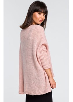 Sweter z kieszenią BK018, Kolor róż pastelowy, Rozmiar one size, BE Knit ze sklepu Primodo w kategorii Swetry damskie - zdjęcie 140691374
