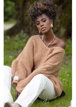 Sweter z wełną w kolorze karmelowym F1256, Kolor karmelowy, Rozmiar XS/S, Fobya ze sklepu Primodo w kategorii Swetry damskie - zdjęcie 140695223