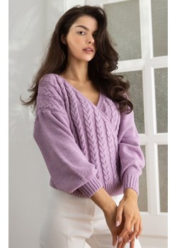 K105 Sweter z dekoltem V w kolorze liliowym, Kolor liliowy, Rozmiar L/XL, makover ze sklepu Primodo w kategorii Swetry damskie - zdjęcie 140701144