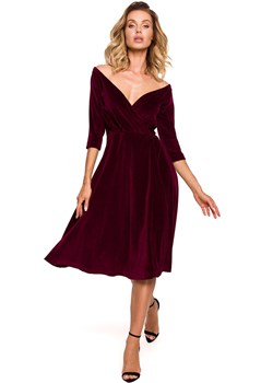 Welurowa sukienka z dekoltem na ramionach bordowa M645, Kolor bordowy, Rozmiar L, MOE ze sklepu Primodo w kategorii Sukienki - zdjęcie 140705044