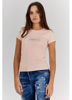 GUESS - Brzoskwiniowy t-shirt damski z brokatowym logo ze sklepu outfit.pl w kategorii Bluzki damskie - zdjęcie 140791450