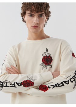 Cropp - Kremowa koszulka z nadrukiem czerwonych róż - kremowy ze sklepu Cropp w kategorii T-shirty męskie - zdjęcie 141613703