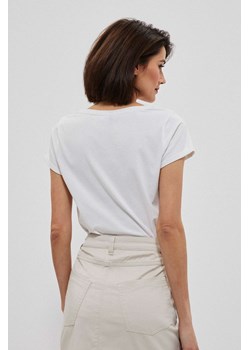 Bluzka z okrągłym dekoltem i nadrukiem biała ze sklepu Moodo.pl w kategorii Bluzki damskie - zdjęcie 141708344