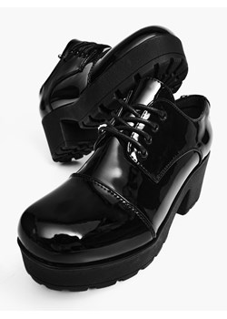 Cropp - Loafersy na obcasie - czarny ze sklepu Cropp w kategorii Półbuty damskie - zdjęcie 141876843